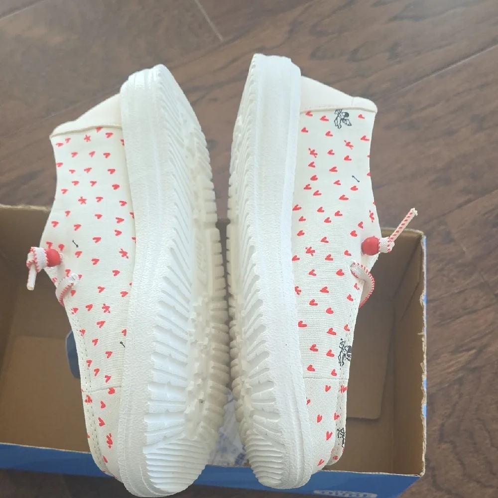 Hey Dude Womens - White with Red Hearts - Picture 8 of 8